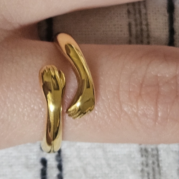 Hug ring - Picture 2 of 3